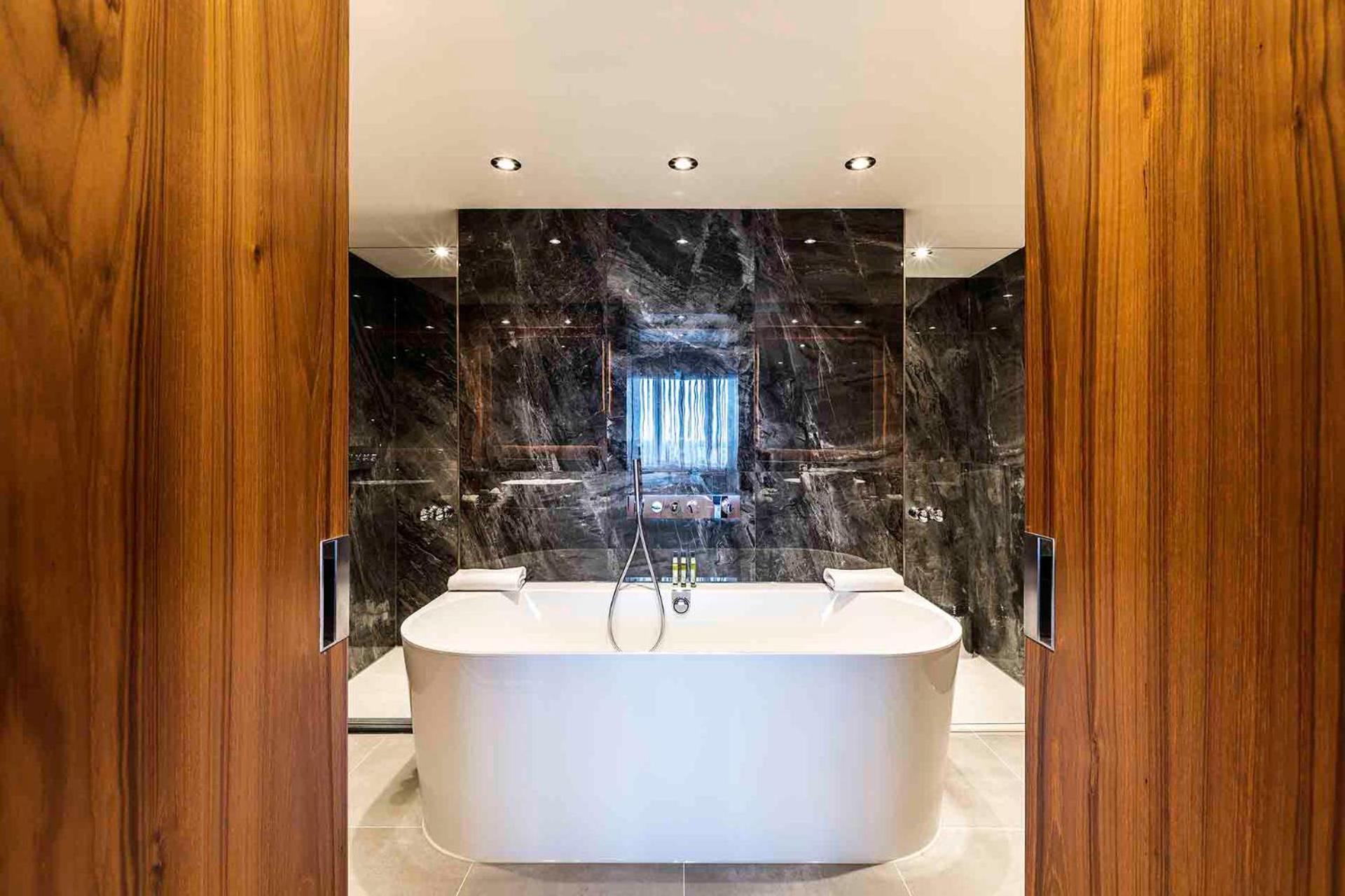 Royal Suite,1689819182:JPEG