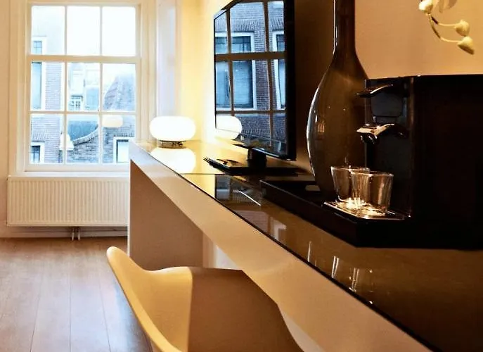 Ams Suites